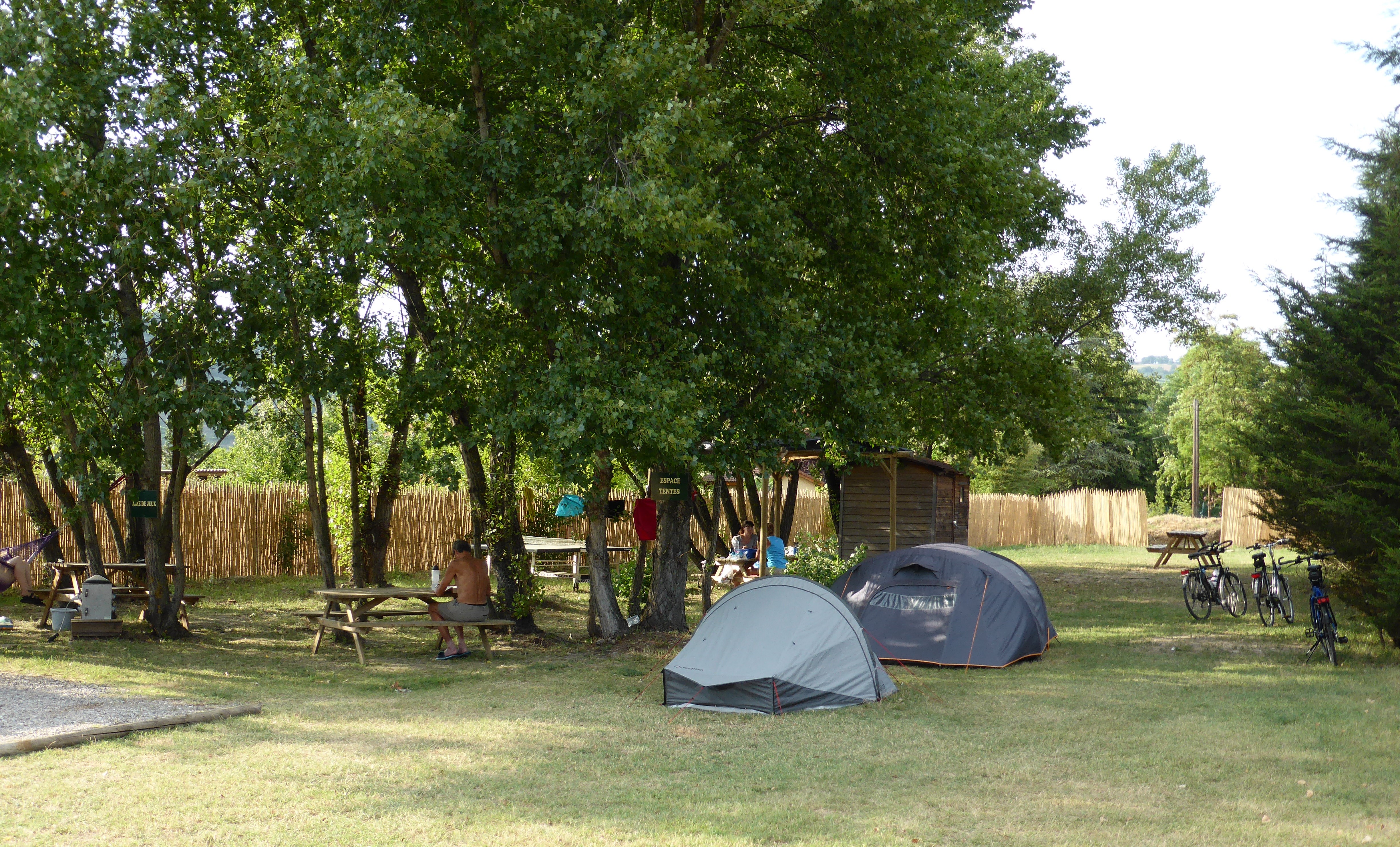 Des campeurs installés