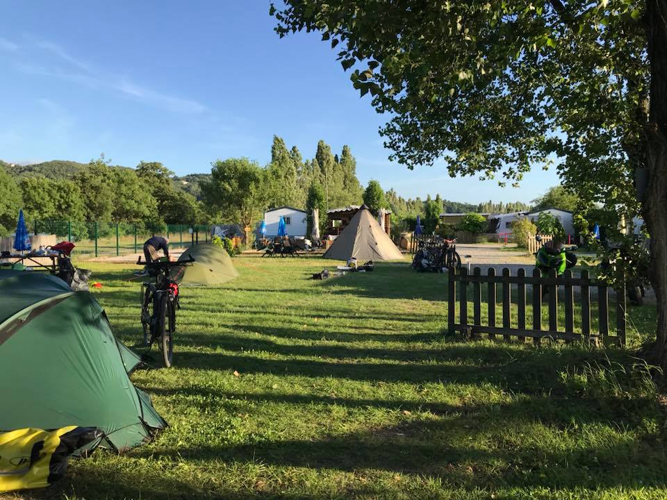 Des campeurs installés